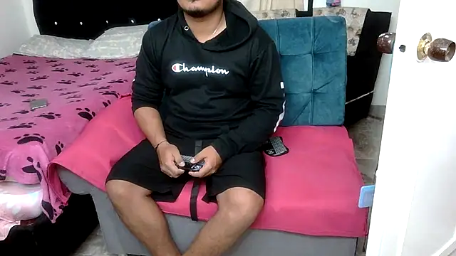 Snapshot of Boycuriousxxx chatting on 06.09.26 Boycuriousxxx online show from 06.09.26