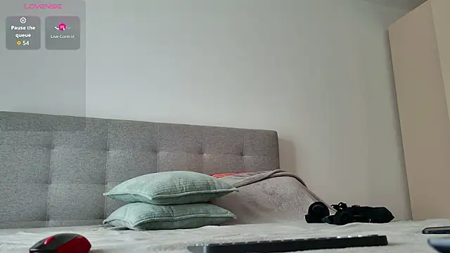 Hotmompeach online show from 02.01.26