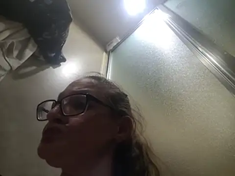 ILUV2TUCHMYKITTY online show from 11.24.25