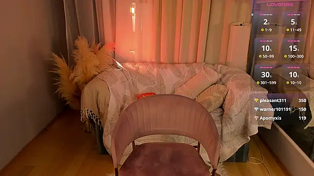 Snapshot of _Rose_Charming_ chatting on 02.19.25 Rose Charming online show from 02.19.25
