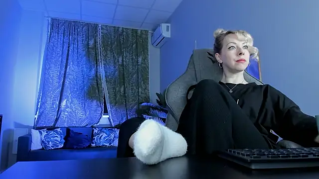 LylithSkye online show from 02.21.26