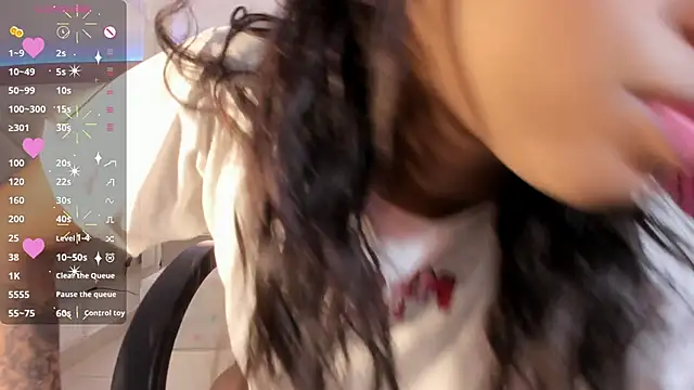 Snapshot of _Shayra_ chatting on 03.14.25 Shayra online show from 03.14.25