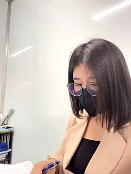 Snapshot of LanJeny_sexy chatting on 12.04.24 LanJeny sexy online show from 12.04.24