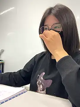 Snapshot of LanJeny_sexy chatting on 12.07.24 LanJeny sexy online show from 12.07.24