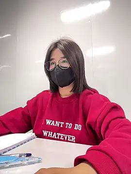 Snapshot of LanJeny_sexy chatting on 12.13.24 LanJeny sexy online show from 12.13.24