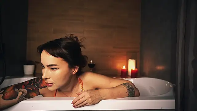 Leona Mell online show from 03.17.25