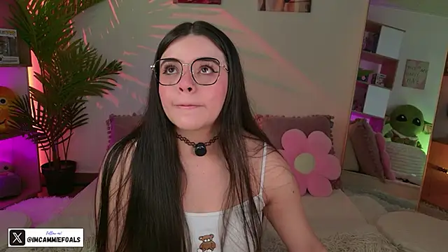 Snapshot of cammiefoalss chatting on 09.15.25 cammiefoalss online show from 09.15.25