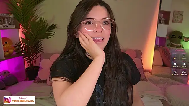 Snapshot of cammiefoalss chatting on 10.06.25 cammiefoalss online show from 10.06.25