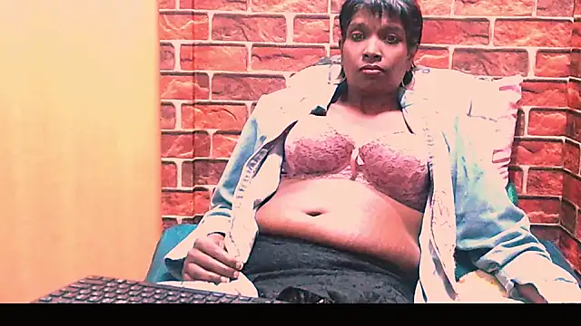 Fuckable Nasty MILF online show from 06.28.26