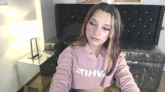 Snapshot of Laurita_b chatting on 01.15.25 Laurita b online show from 01.15.25