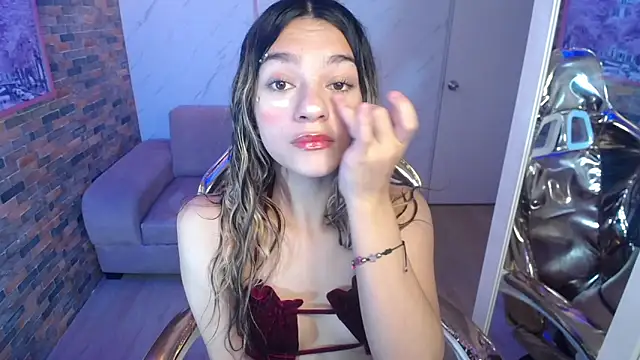 Snapshot of Laurita_b chatting on 09.20.25 Laurita b online show from 09.20.25