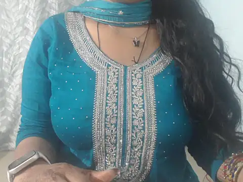 cute-priy online show from 02.17.25