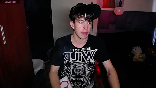 Snapshot of DominicPrince chatting on 11.23.25 DominicPrince online show from 11.23.25