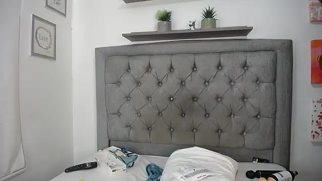 Carolina love19 online show from 01.06.25