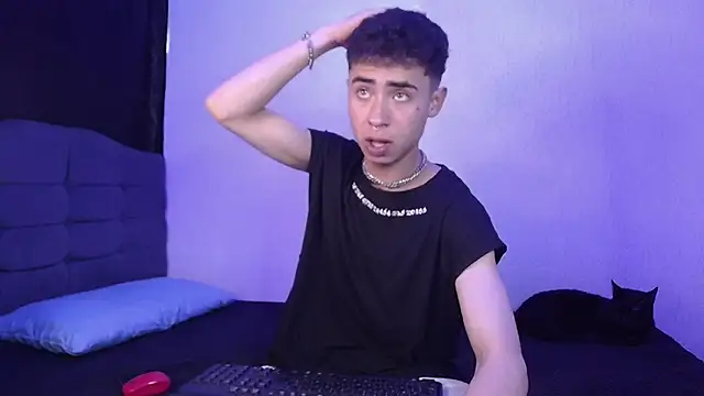 sexybat twink online show from 02.09.25