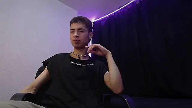 sexybat twink online show from 03.14.25