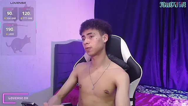 sexybat twink online show from 11.06.25