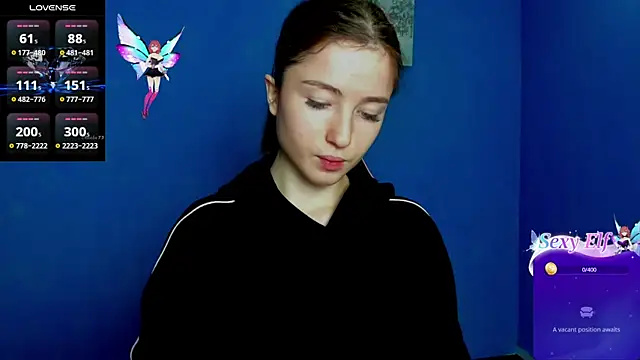 Snapshot of Luxuryalma chatting on 02.14.25 Luxuryalma online show from 02.14.25