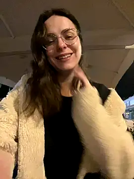 Alicia Hot1 online show from 11.16.25