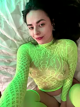 Alicia Hot1 online show from 12.19.25