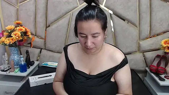 Snapshot of NaomyPrinces chatting on 01.24.25 NaomyPrinces online show from 01.24.25