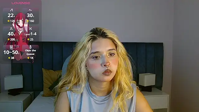 Snapshot of april_bunnyy chatting on 12.19.24 april bunnyy online show from 12.19.24