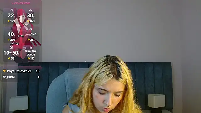 Snapshot of april_bunnyy chatting on 12.20.24 april bunnyy online show from 12.20.24