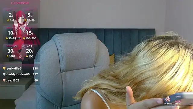 Snapshot of april_bunnyy chatting on 12.27.24 april bunnyy online show from 12.27.24