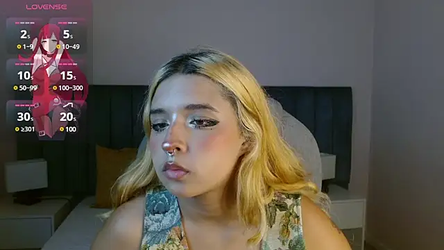 Snapshot of april_bunnyy chatting on 12.30.24 april bunnyy online show from 12.30.24