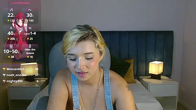 Snapshot of april_bunnyy chatting on 01.04.25 april bunnyy online show from 01.04.25