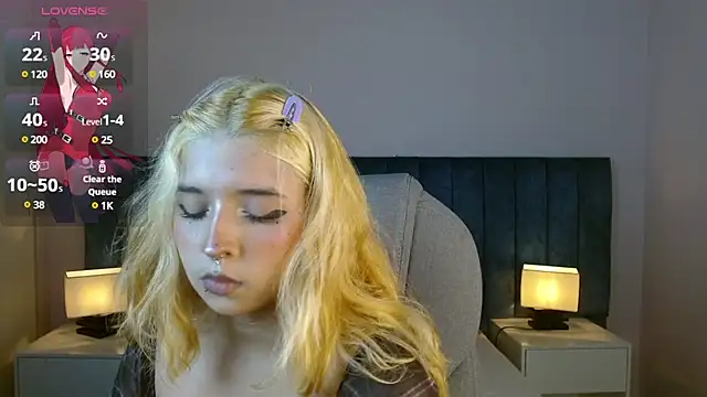 Snapshot of april_bunnyy chatting on 01.11.25 april bunnyy online show from 01.11.25