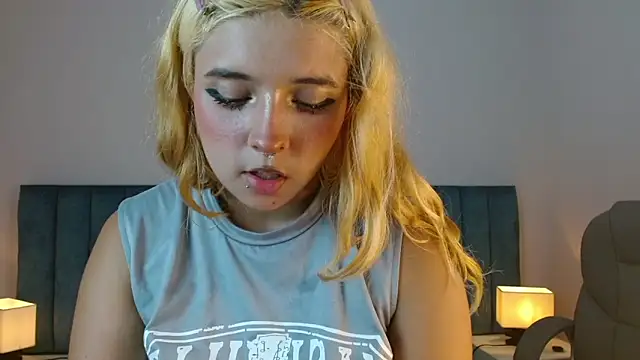Snapshot of april_bunnyy chatting on 01.26.25 april bunnyy online show from 01.26.25