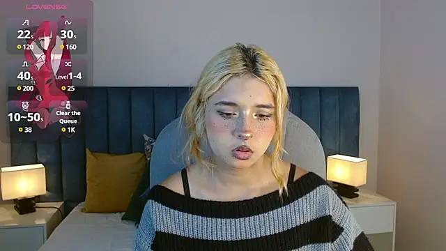 Snapshot of april_bunnyy chatting on 02.19.25 april bunnyy online show from 02.19.25