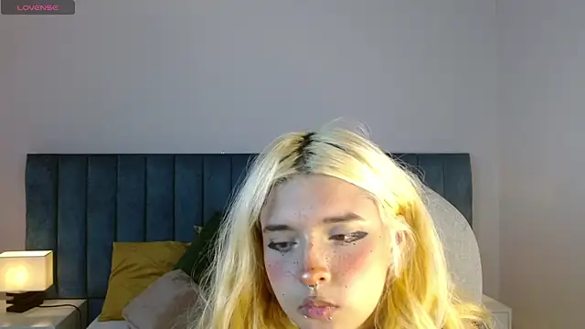 Snapshot of april_bunnyy chatting on 03.13.25 april bunnyy online show from 03.13.25