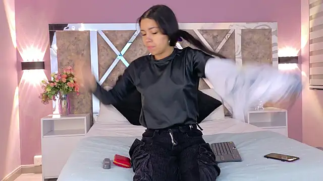 Larabrooks online show from 11.09.25