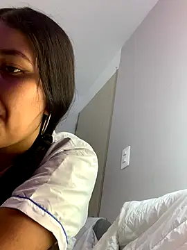 Larabrooks online show from 11.20.25