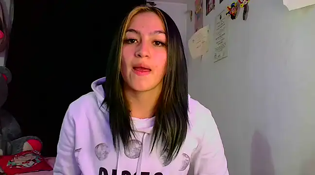 Snapshot of lucycherry__ chatting on 12.11.24 lucycherry   online show from 12.11.24