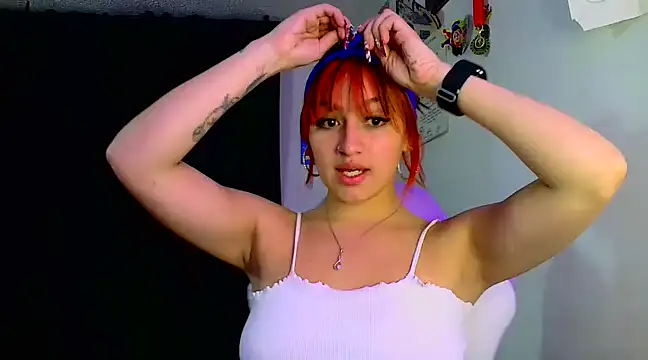 Snapshot of lucycherry__ chatting on 02.04.25 lucycherry   online show from 02.04.25