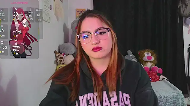 Snapshot of lucycherry__ chatting on 09.17.25 lucycherry   online show from 09.17.25