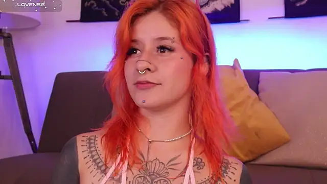 Snapshot of Daarlene chatting on 10.30.25 Daarlene online show from 10.30.25