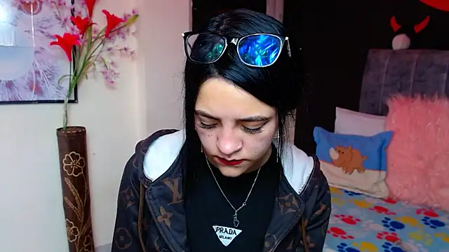 Violettasquirt online show from 11.18.25