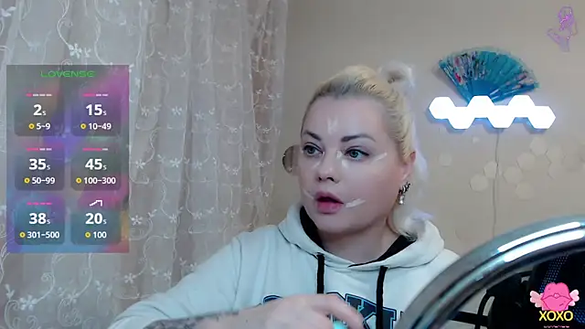 Snapshot of JewellKiss7 chatting on 11.13.25 JewellKiss7 online show from 11.13.25