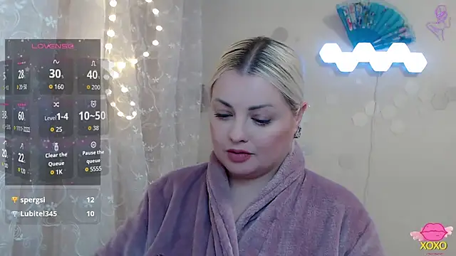 Snapshot of JewellKiss7 chatting on 11.25.25 JewellKiss7 online show from 11.25.25