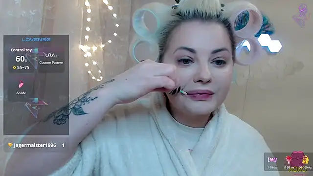 Snapshot of JewellKiss7 chatting on 11.26.25 JewellKiss7 online show from 11.26.25