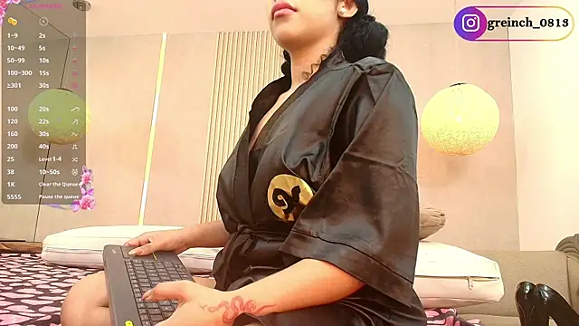 Snapshot of sally_rosses chatting on 01.08.25 sally rosses online show from 01.08.25
