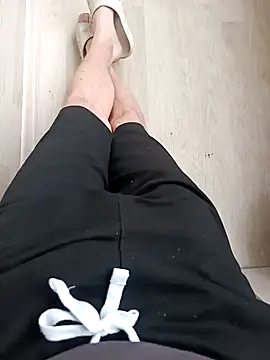 Snapshot of red_red00 chatting on 12.23.24 red red00 online show from 12.23.24