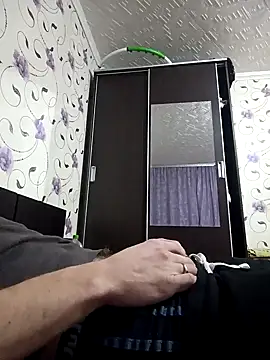 Snapshot of red_red00 chatting on 12.24.24 red red00 online show from 12.24.24