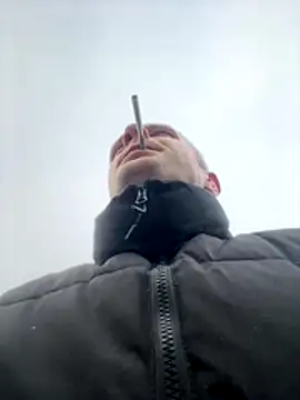 Snapshot of red_red00 chatting on 12.22.25 red red00 online show from 12.22.25