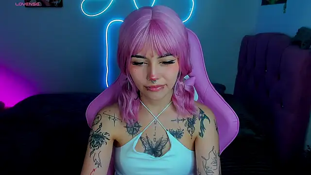 adri tom44 online show from 12.05.24