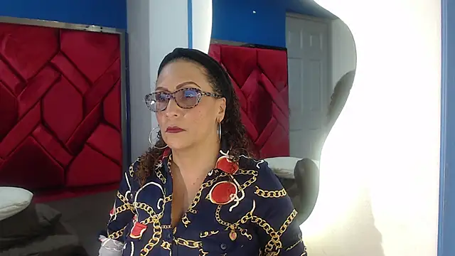 EvaMills1 online show from 01.30.25